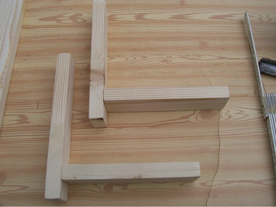 Holzbalken für ein Gartenhaus