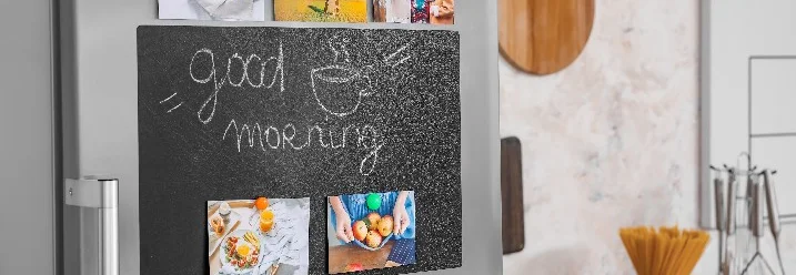 Schwarze Magnettafel
