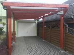Ein Carport aus Holz