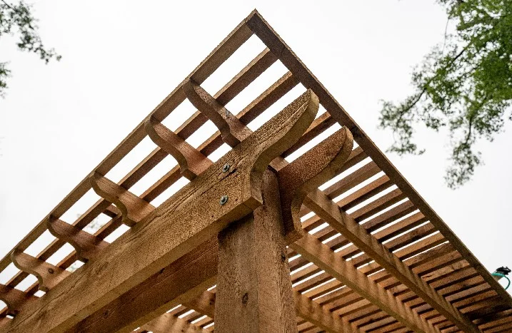 Holzgerüst einer Pergola