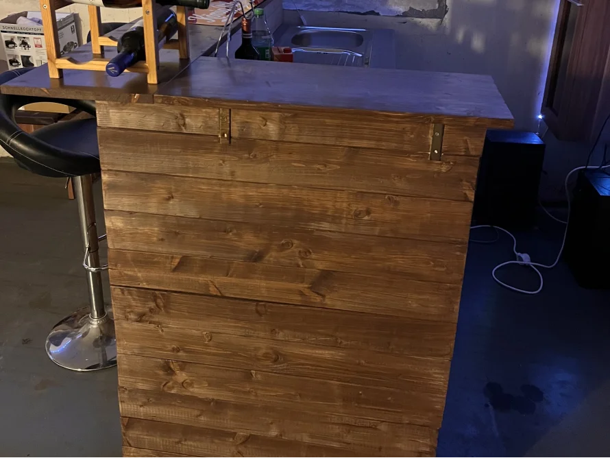 Rustikale Holztheke