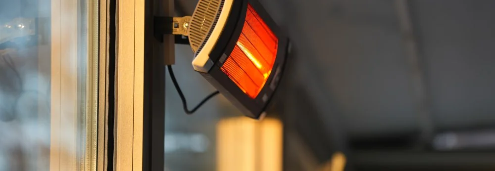 Elektrisches Heizsystem auf einer Terrasse.