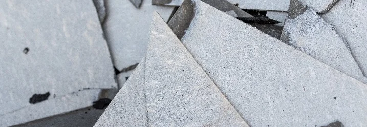 Graue Dachziegel