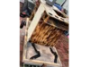 Holzgestell mit Türen