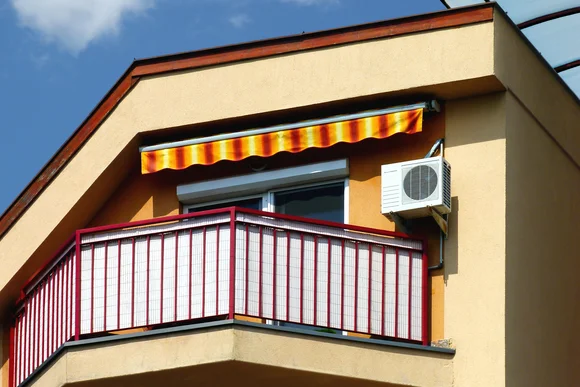 Balkon mit Markise