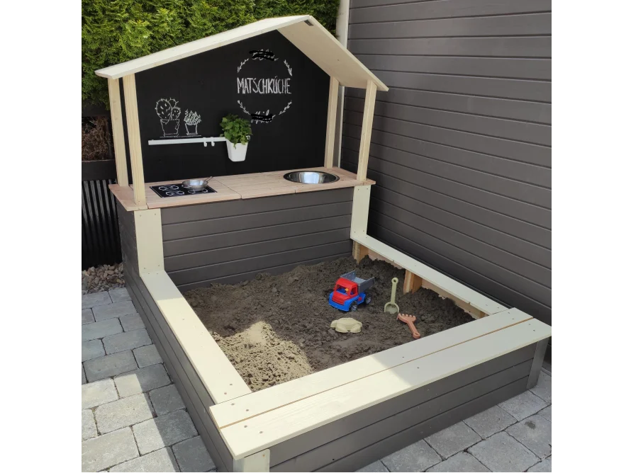 Matscheküche mit Sandkasten