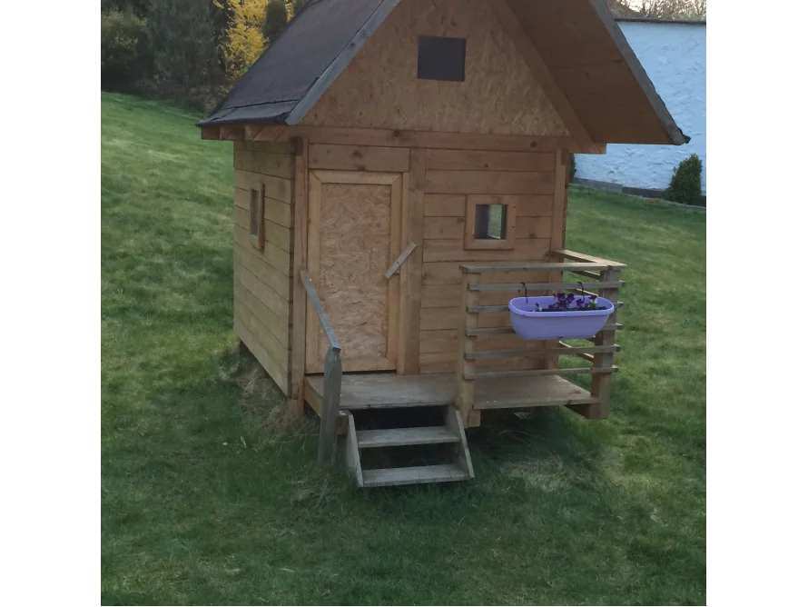 Kleines Gartenhaus aus Holz