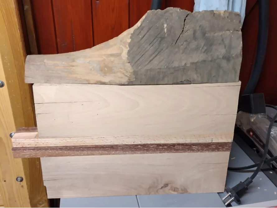 Verschieden große Holzstücke