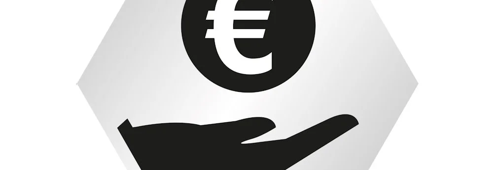 Hand hält Euro-Zeichen