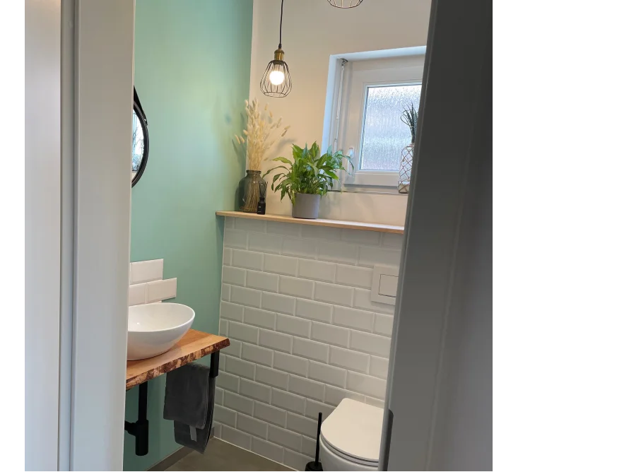 Modernes Badezimmer in Türkis und Weiß