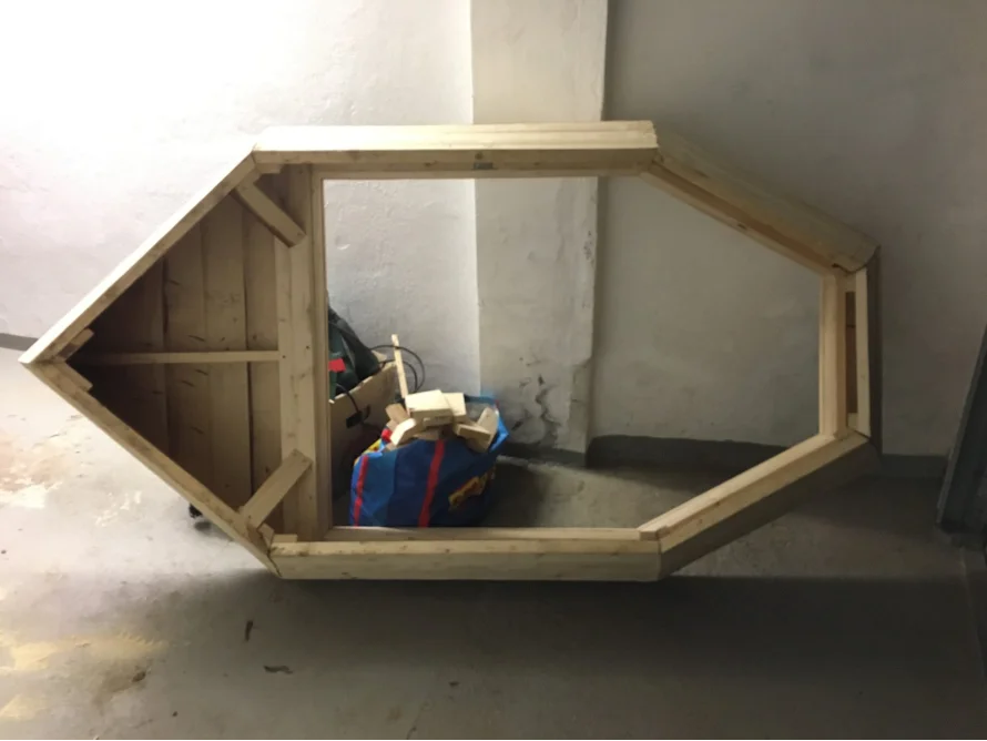 Holzrahmen in Form eines Bootes