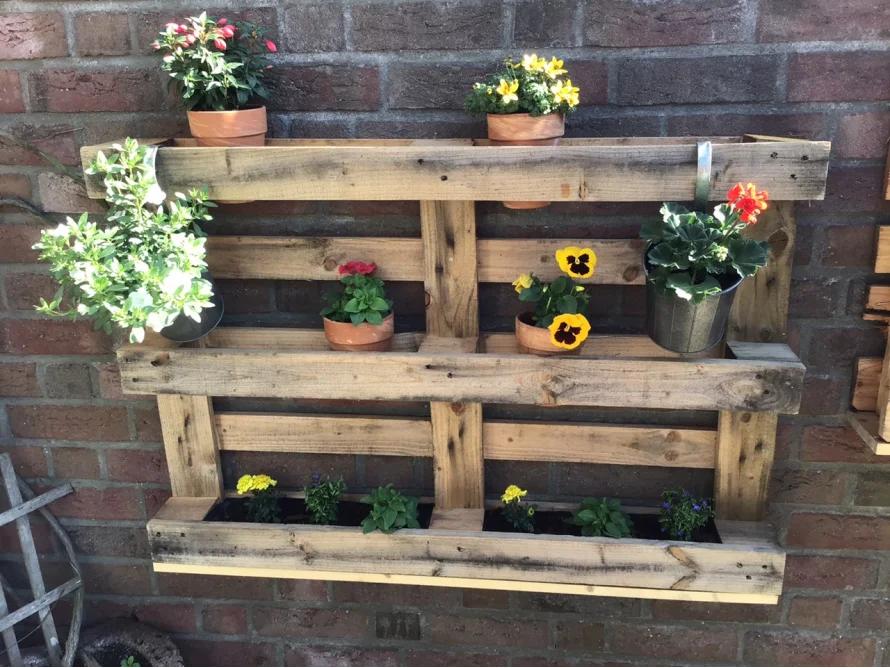 Blumenregal aus Palettenholz