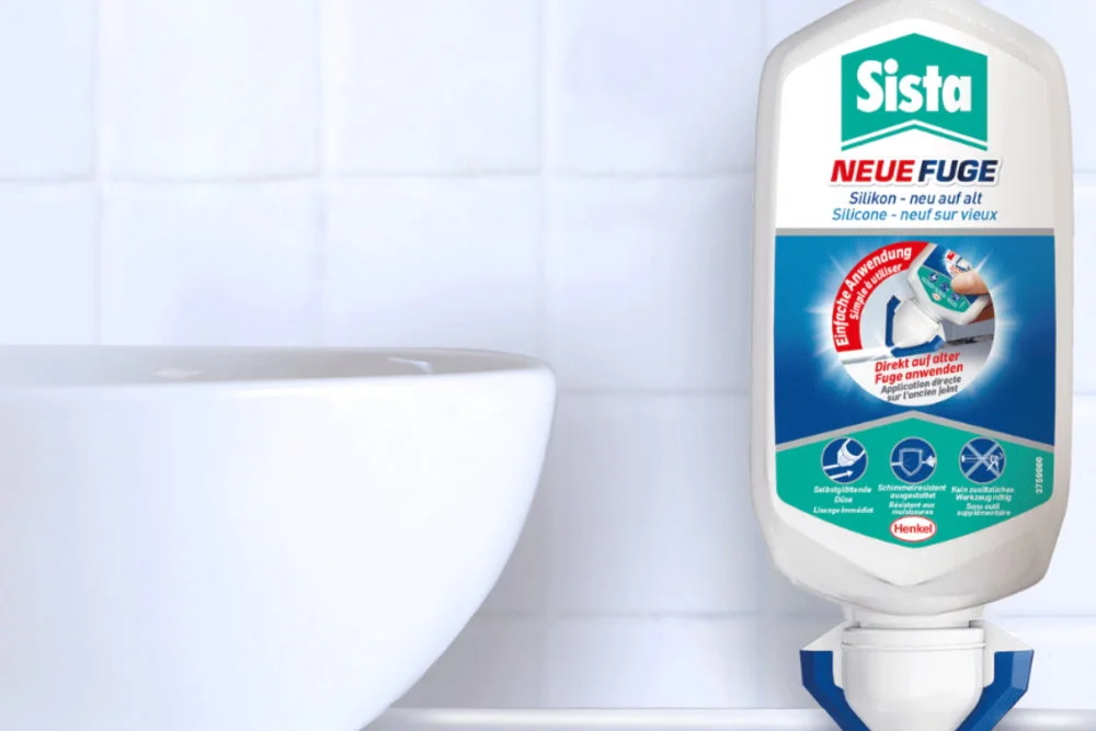 Tube mit Silikon im Badezimmer