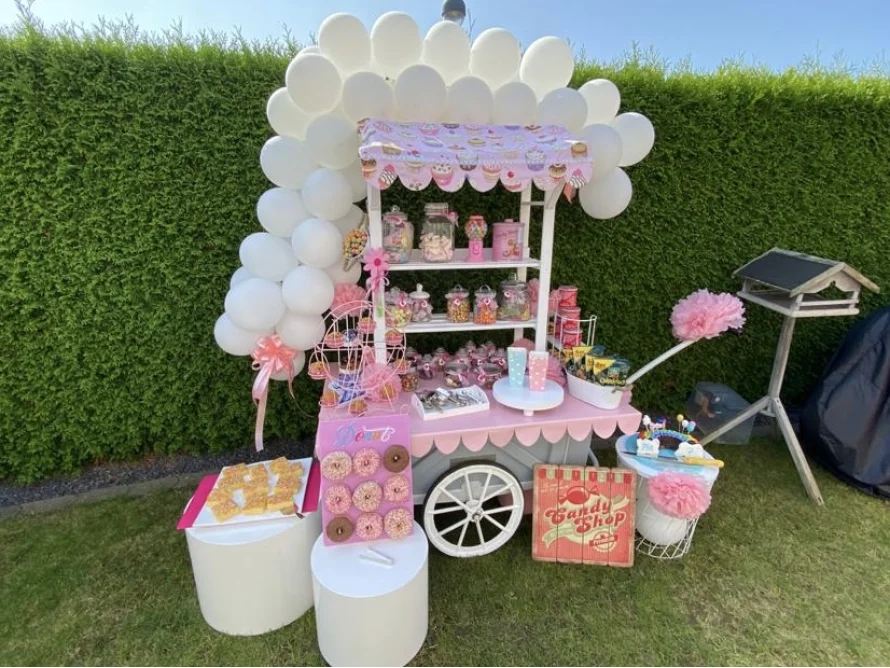 Süßer Stand mit Süßigkeiten