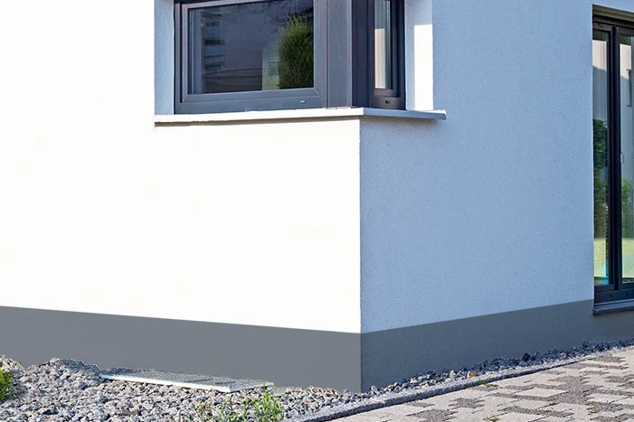 Hauswand mit Sockel