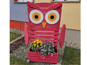 Blumenkasten in Eulenform aus Holz