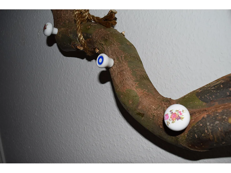 Garderobe aus einem Ast