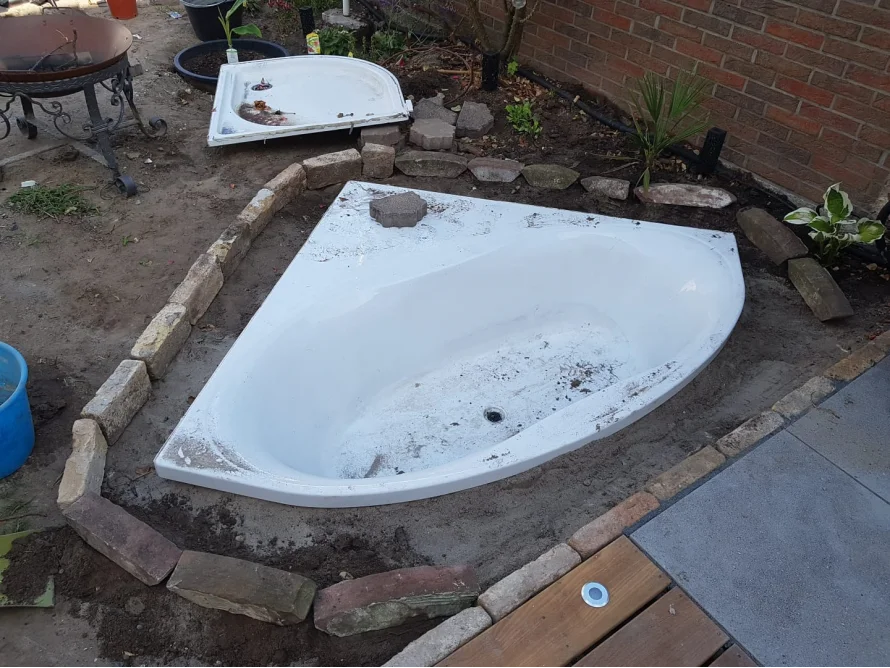 Eckbadewanne im Gartenbau