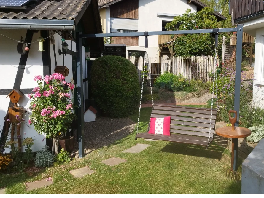 Garten mit Hollywoodschaukel