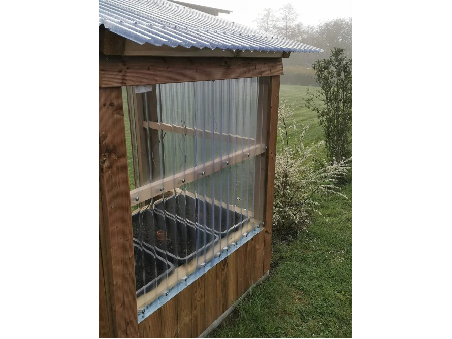 Kleines Gewächshaus aus Holz