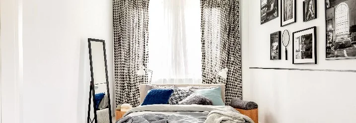 Helles Schlafzimmer mit Fotowand