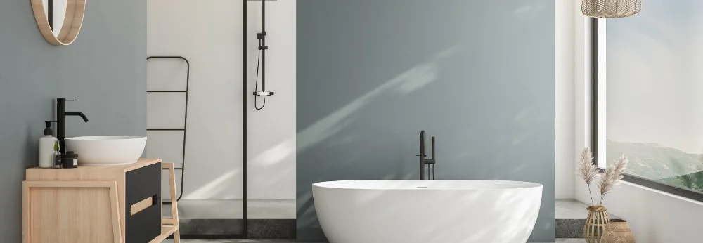 Modernes Badezimmer mit Badewanne und Dusche