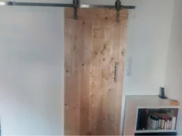 Holzschiebetür mit Schiefermechanismus