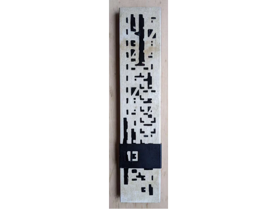 Hölzernes Wandbild mit geometrischem Muster