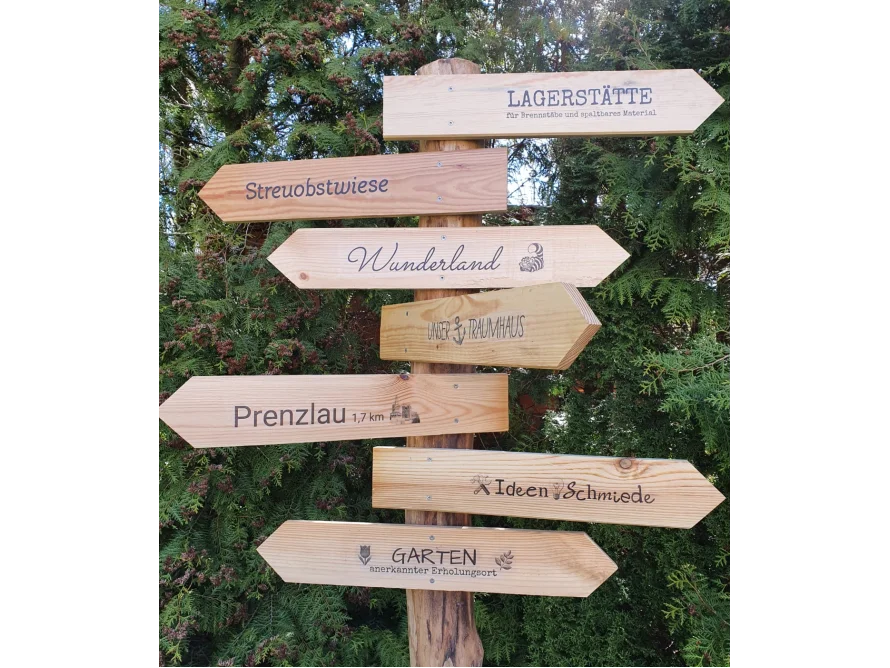 Wegweiser aus Holz