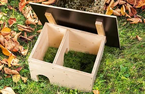 Geöffnetes Igelhaus aus Holz