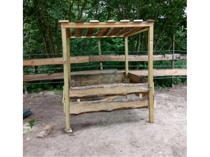 Tierunterstand aus Holz