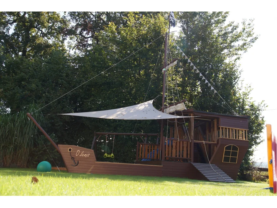 Riesiges Piraten Spielschiff