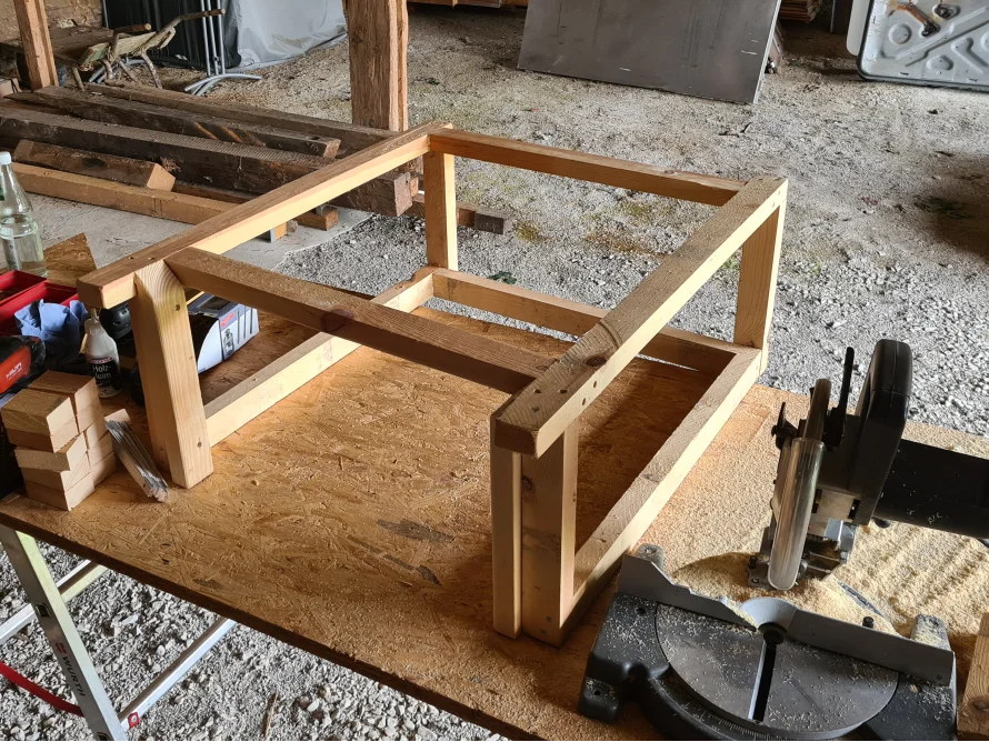 Holzrahmen auf Werkbank