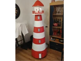 Großer, selbstgebauter Leuchtturm aus Papiermaché