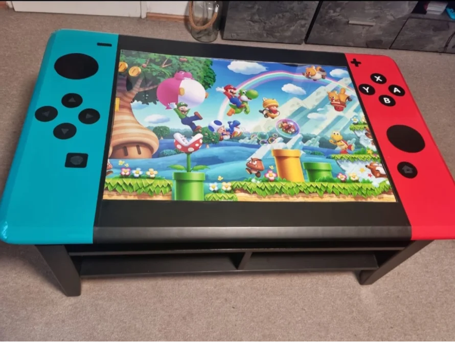 Couchtisch im Design einer Spielekonsole