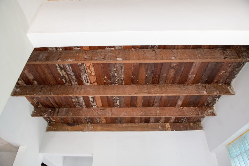 alte rustikale Holzdecke