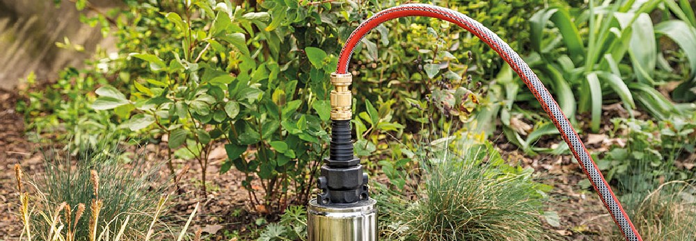 Gartenpumpe mit Schlauch
